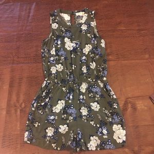 Floral Romper w/pockets
